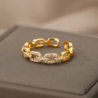 Gedrehter Edelstahlring mit Zirkonia