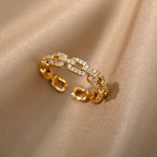 Gedrehter Edelstahlring mit Zirkonia