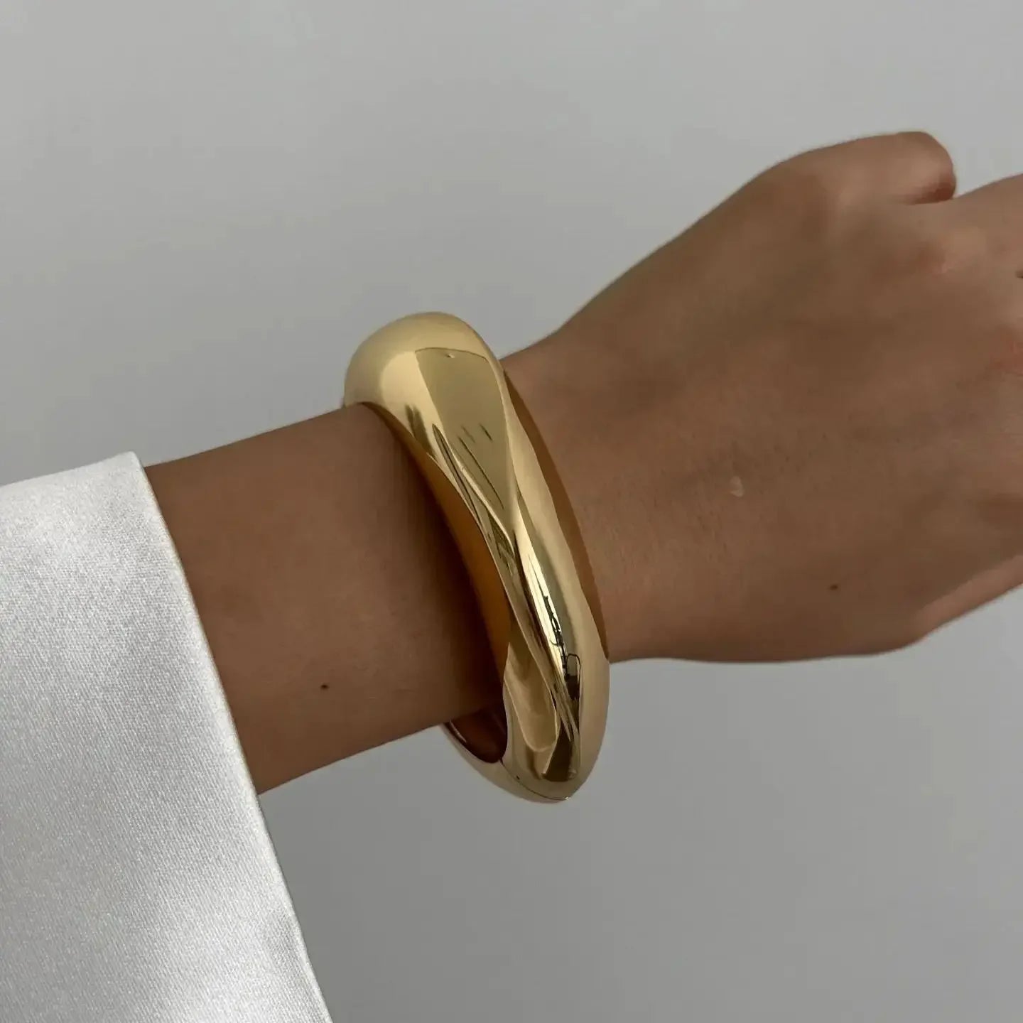 Geometrischer Armreif aus Edelstahl in Gold- oder Silberoptik