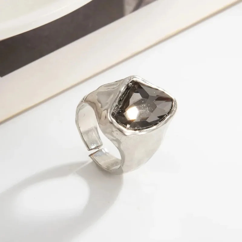 Offener Ring mit Kristall-Detail