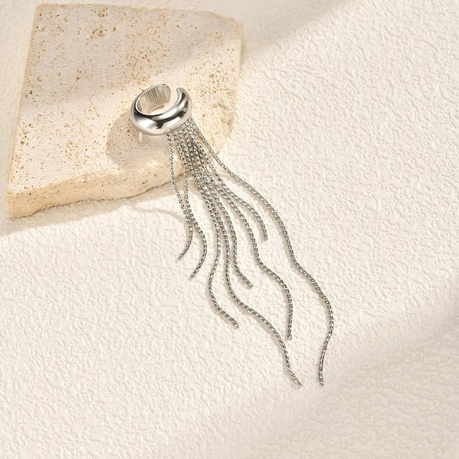 Ear Cuff mit Kette aus 18K vergoldetem Edelstahl – Ohne Ohrloch