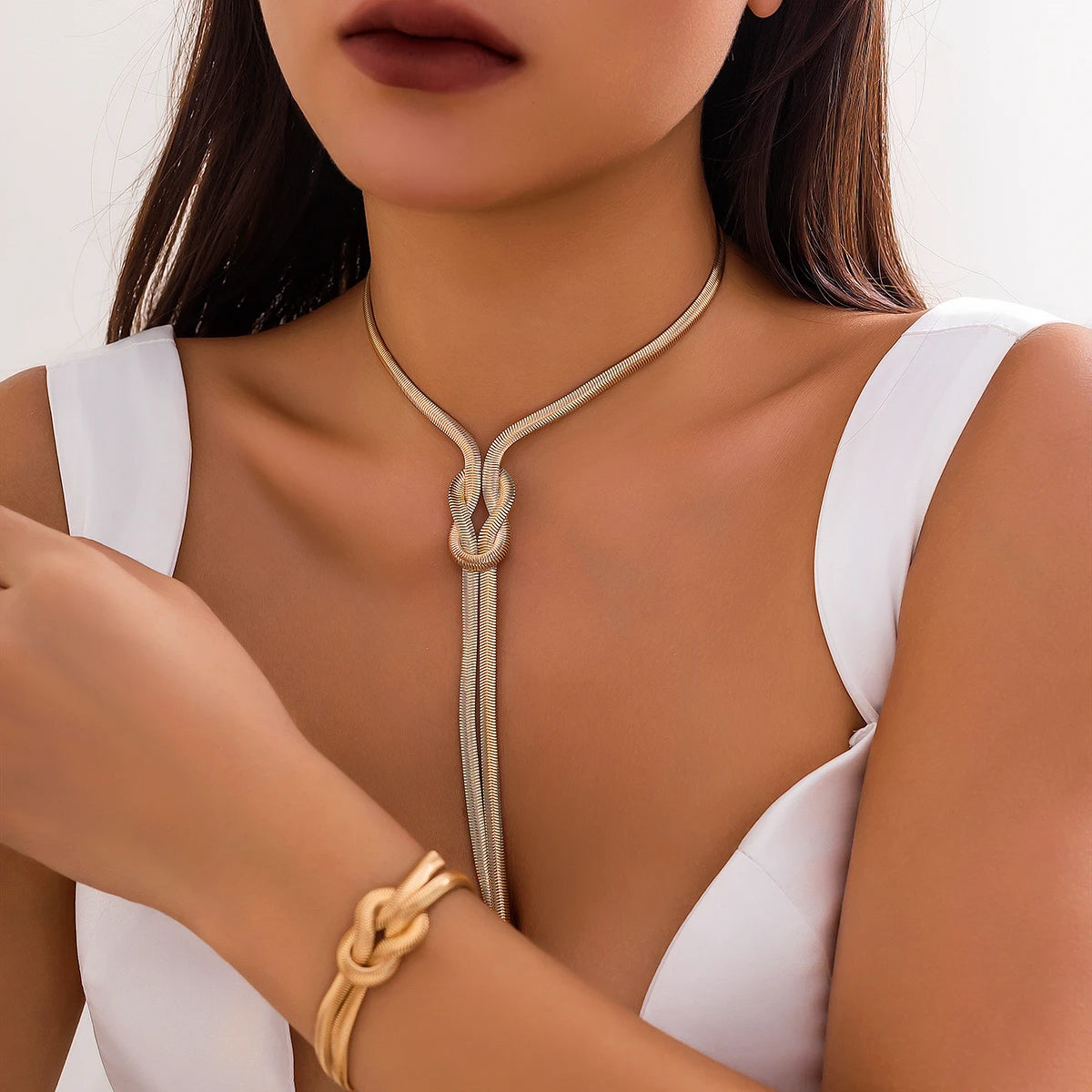 Schmuckset mit Schlangenkette und Ohrhängern