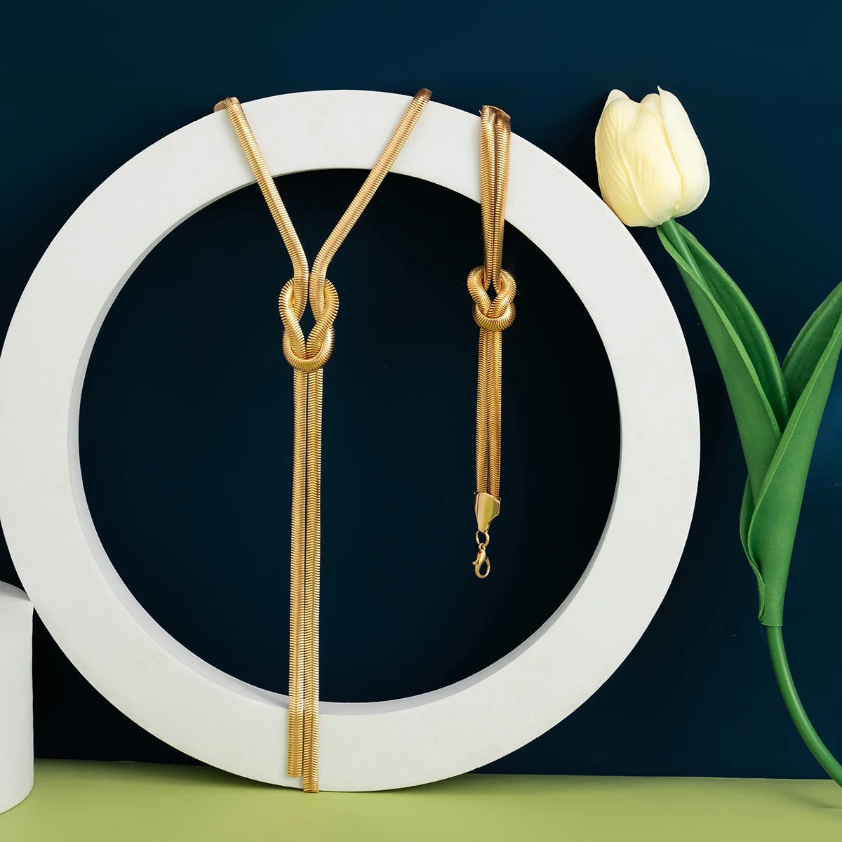 Schmuckset mit Schlangenkette und Ohrhängern
