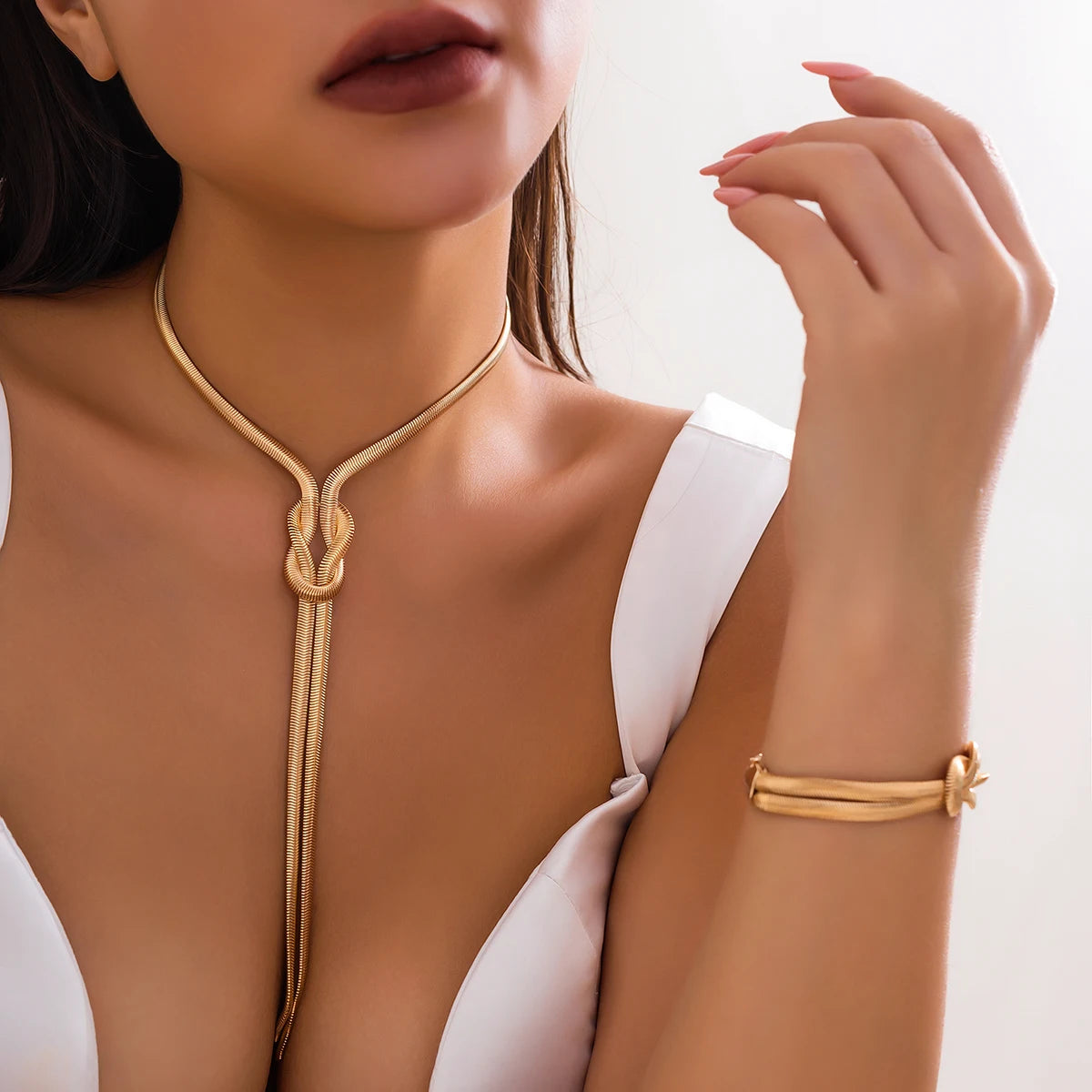 Schmuckset mit Schlangenkette und Ohrhängern