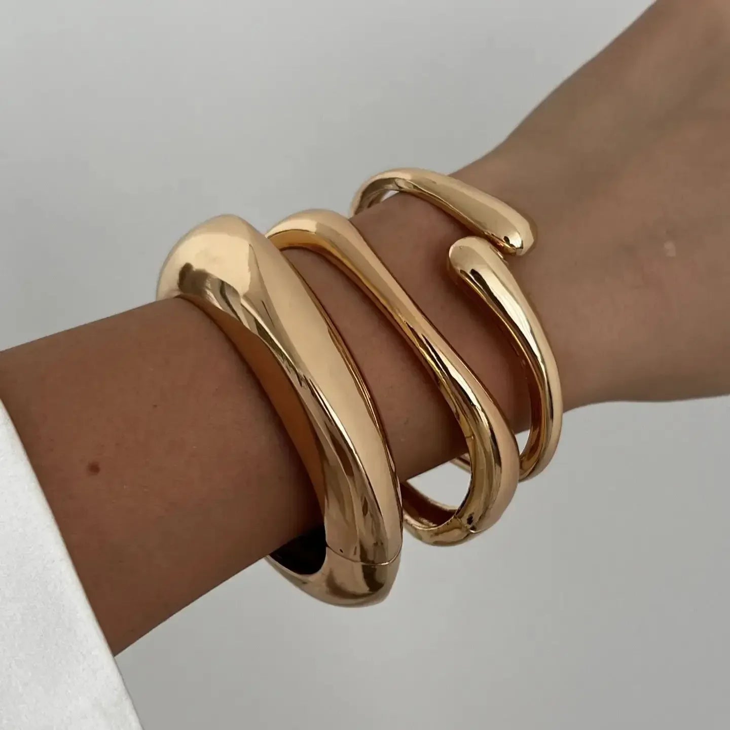 Geometrischer Armreif aus Edelstahl in Gold- oder Silberoptik