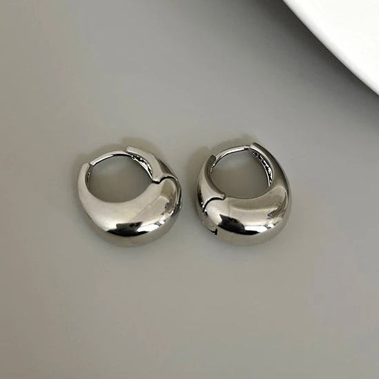 Elegante ovale Ohrstecker in 3D-Optik