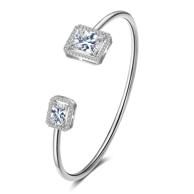 Geometrischer Armreif mit Zirkonia in Goldoptik