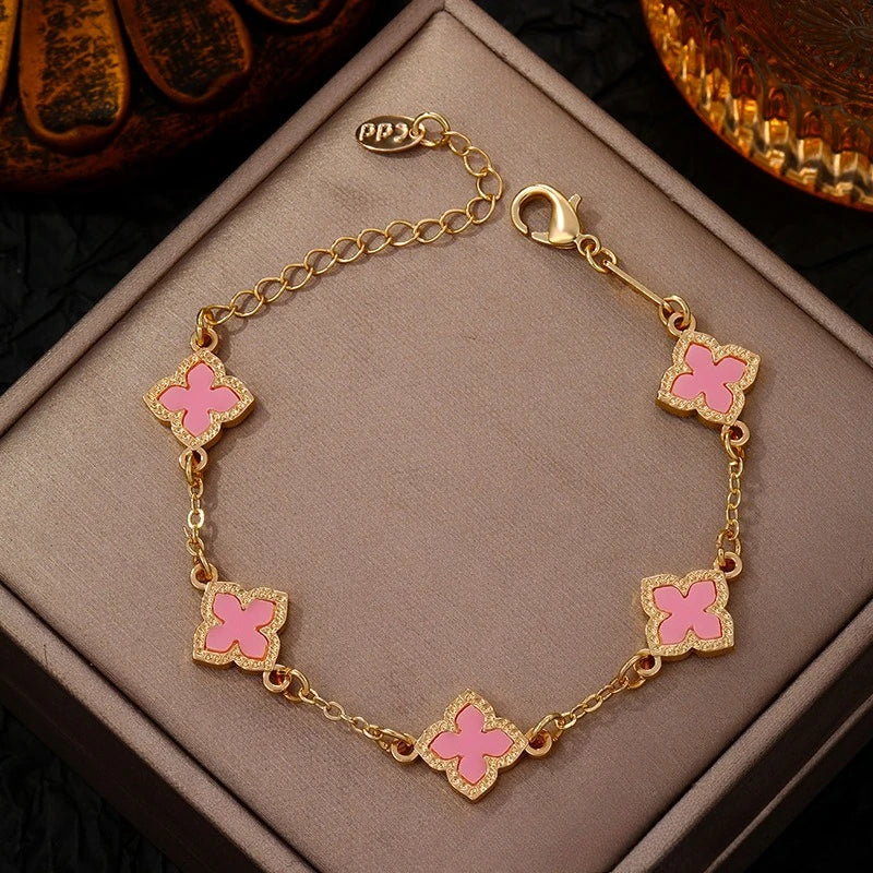 Kleeblatt-Armband im minimalistischen Design