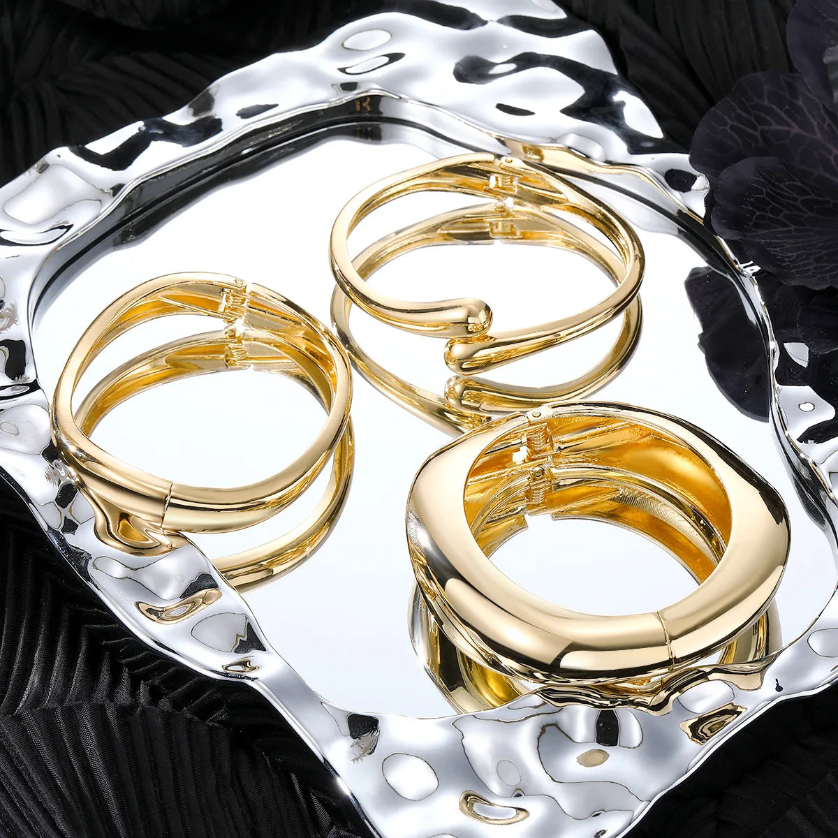 Geometrischer Armreif aus Edelstahl in Gold- oder Silberoptik