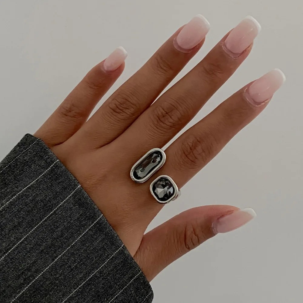Offener Ring mit Kristall-Detail