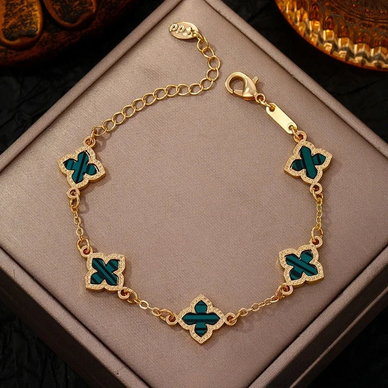 Kleeblatt-Armband im minimalistischen Design