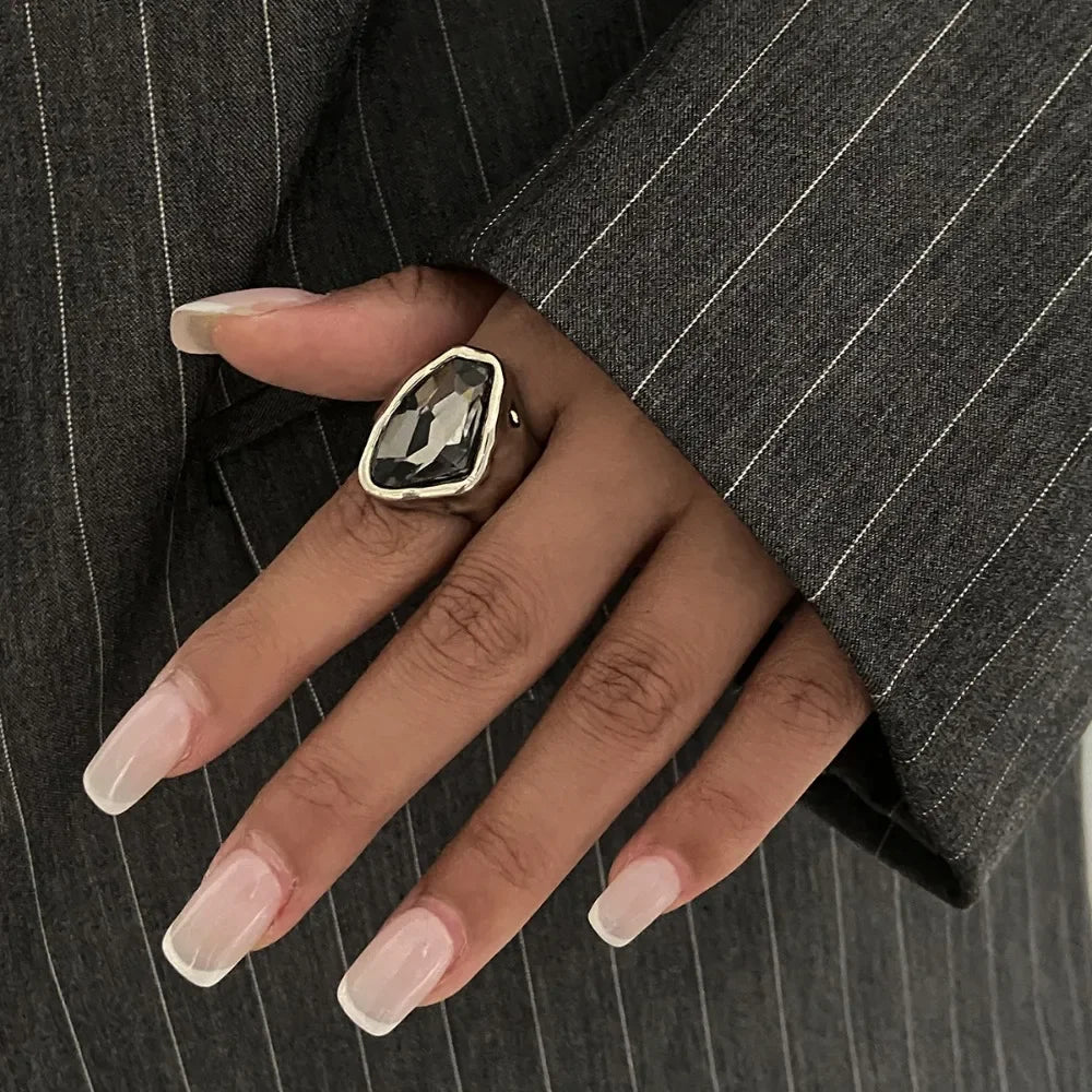 Offener Ring mit Kristall-Detail