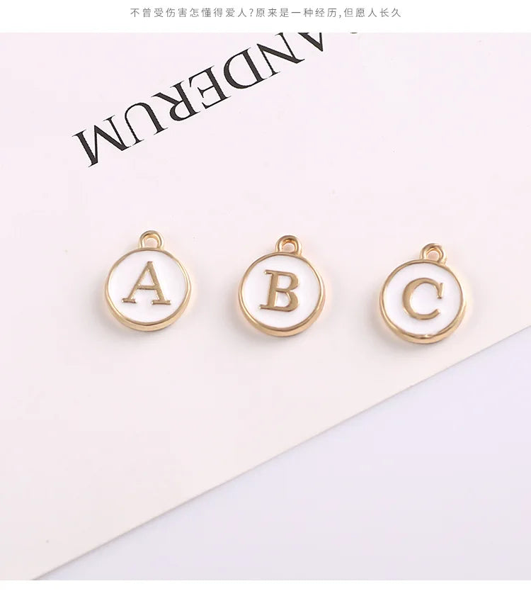 Buchstaben-Anhänger mit Emaille – 10er Set